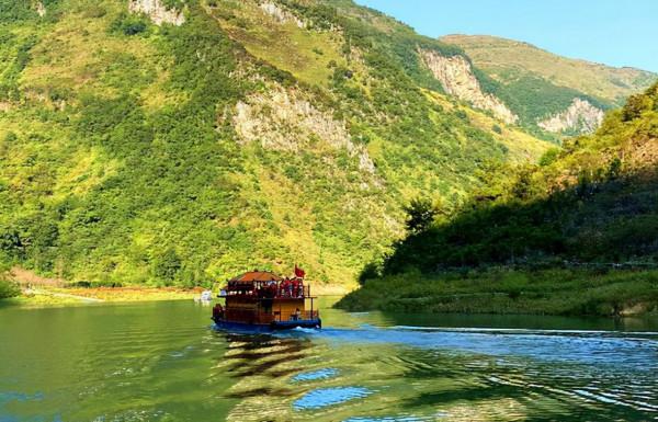貴州國家級旅遊畫廊，斷層壁畫神秘多姿，被稱為烏江上最美畫廊