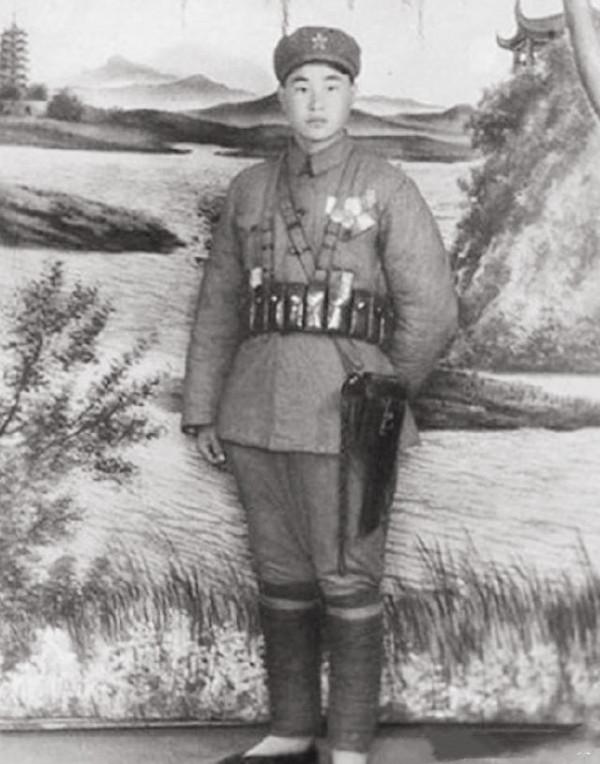 老農開破車去找戰友：我是開國少將，門衛不信，以為是撿廢品的