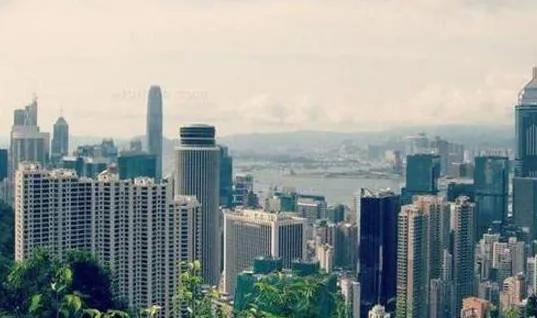 模範爸爸劉德華：為女兒請10個保鏢，三個保姆，還為女兒教育操心