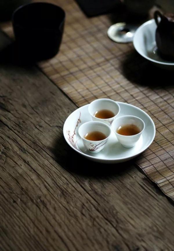 散文：人到中年，最悲催的不是孤單寂寞，不是衰老