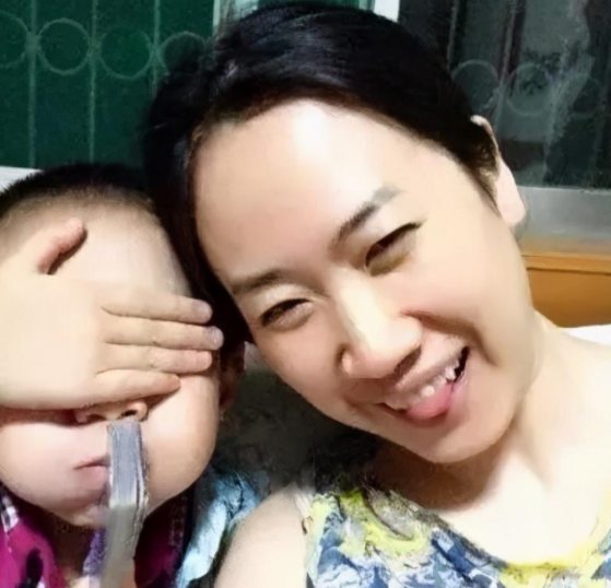 3大過氣網紅現狀：芙蓉姐姐身家上億，鳳姐淪落到給美國人修腳