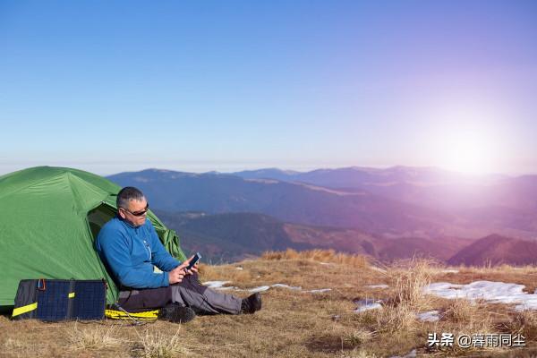 揹包客如何選擇太陽能充電裝備，國外5款最佳揹包太陽能充電裝備