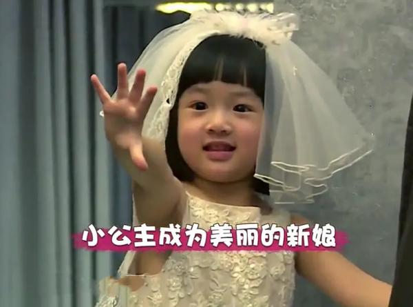 《爸爸去哪兒》8年了，10位女娃變化大，有人進入變美尷尬期