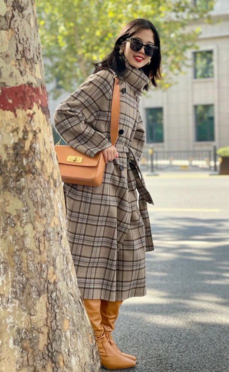 長筒靴不好搭配？那是你沒遇到這4件上衣，這樣穿上氣場全開