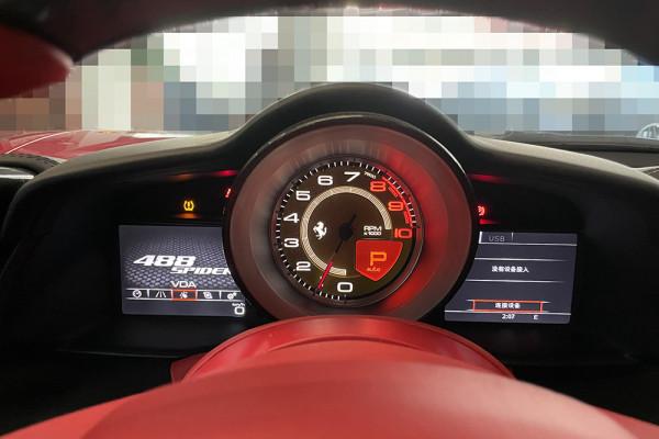 天價求好車！三年多的法拉利488Spider報價358萬，檢測師：奢侈