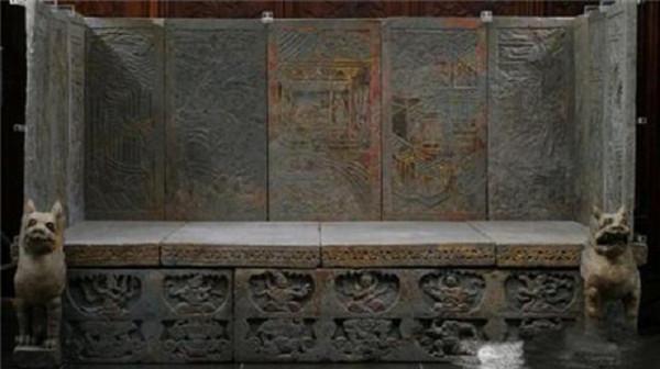 甘肅古墓出土17塊石質屏風，20年後專家痛哭：是我們犯了大錯