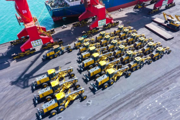 工程機械兩巨頭公佈三季報 下滑明顯行業低谷已來