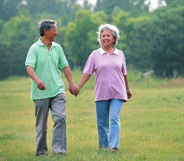 多走路身體好？醫生提醒：過了50歲，做好3件事或許比運動管用