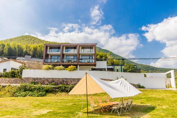 莫干山顏值超高的獨棟民宿，由一家農舍改建而成，度假拍照好地方