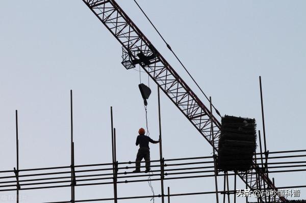 多地出臺農民工清退令，專家：社保繳納標準降至8%，該何去何從