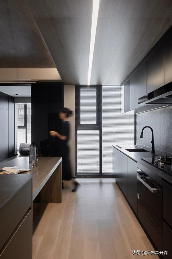 89㎡暗色主義裡隱藏的結構和意義；給空間一絲沉穩的氣息