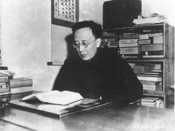 郭沫若逛地攤時發現一個銅老虎，是秦始皇調動軍隊的虎符