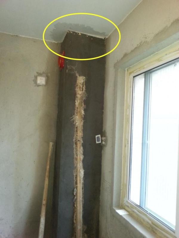 慶幸廚房吊頂前，發現了煙道在滲水，師傅叫我找樓上業主說理去