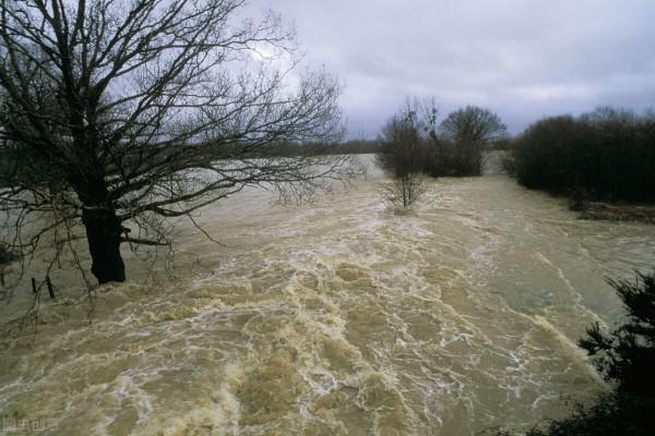 我國山西遭遇強降雨,隨著氣溫不斷升高,未來氣候災難或更加可怕 我國山西遭遇強降雨,隨著氣溫不斷升高,未來氣候災難或更加可怕