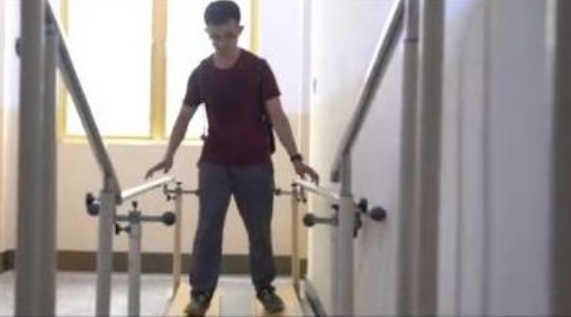 小夥得了怪病，醫生看不出病因，為自救考醫科大學後找到治療方法