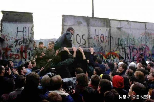 東德要獨立，西德要挽留，德國統一卻突如其來