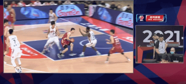 31秒兩次違體一次技犯,富蘭克林犯規+被肘擊,朱旭航被驅逐出場 31秒兩次違體一次技犯,富蘭克林犯規+被肘擊,朱旭航被驅逐出場