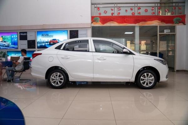 體驗2019款長安悅翔，外觀漂亮，適合家用