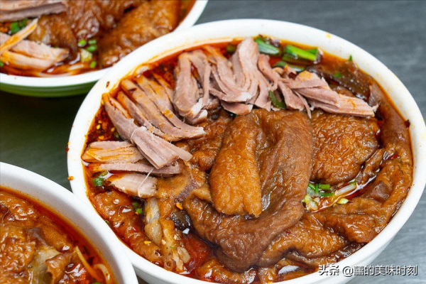 雲南這家米線店用心在做耙豬腳,日賣2000碗,有人跑900公里來吃 雲南這家米線店用心在做耙豬腳,日賣2000碗,有人跑900公里來吃