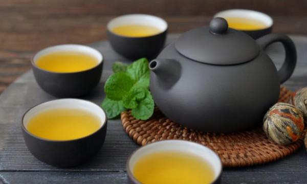 長期喝茶的人與喝白開水的人相比，哪種更健康？早了解早受益