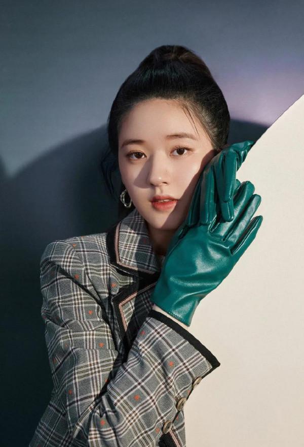 趙露思，青年演員，猶如怒放的玫瑰