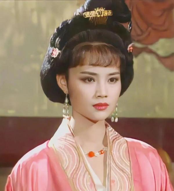 這兩年被誇的古裝造型都有一個共同特質“迴歸過去”