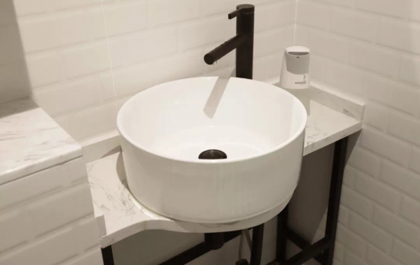 僅僅37平的空間，也能搖身變成婚房，溫馨到讓人羨慕