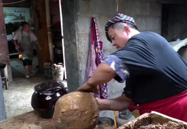 山東大爺用王八燉雞,製作從來不放鹽,24小時不停歇,全國獨一份 山東大爺用王八燉雞,製作從來不放鹽,24小時不停歇,全國獨一份