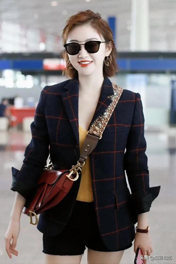 景甜：現身機場