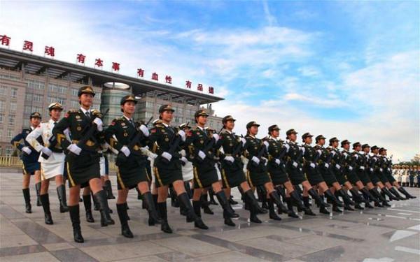 身高平均173cm的女兵部隊,巾幗不讓鬚眉!網友紛紛點贊 身高平均173cm的女兵部隊,巾幗不讓鬚眉!網友紛紛點贊