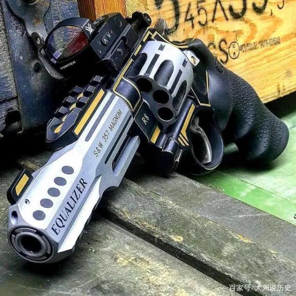 輕武器欣賞，一把把精緻的手槍，都是精美的藝術品