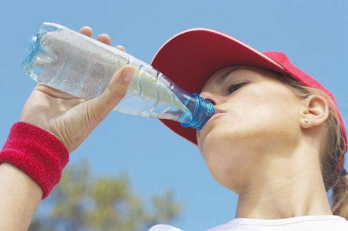 著急喝水，熱水和冷水“相摻”，對身體有什麼影響？不妨早知曉