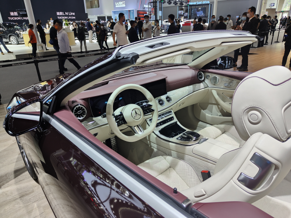 新賓士E級轎跑車系列廣州車展上市，要優雅還看三叉星