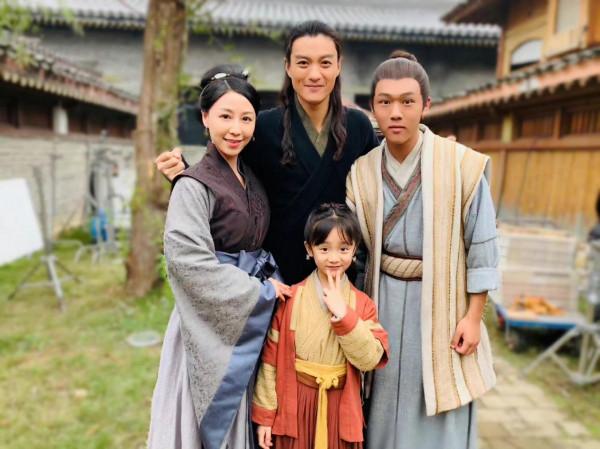 《完美伴侶》裡高圓圓的女兒好可愛呀，這些角色竟也是她演的