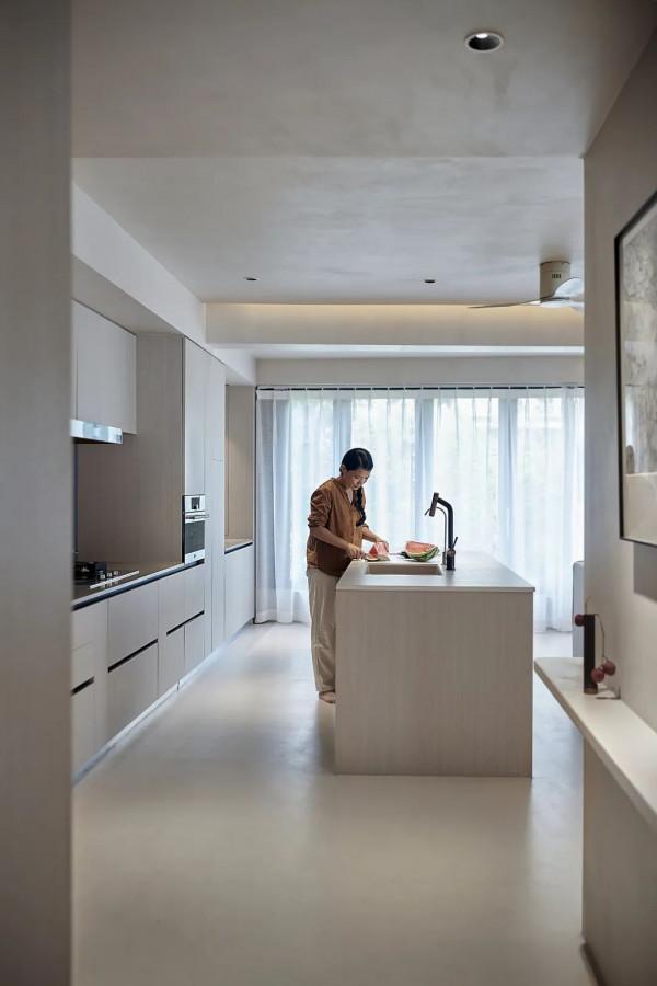 客廳有7m橫窗，女主人建議不裝窗戶全家人都同意了