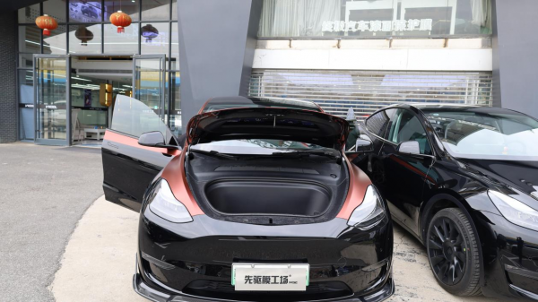 解放雙手自由開合 ModelY電動機蓋加裝