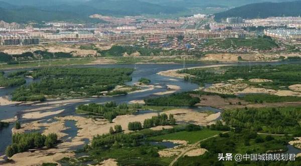 位於內蒙古自治區的黑龍江省大興安嶺地區首府加格達奇區不是飛地