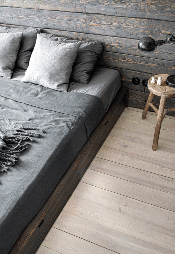 E裝平臺｜舊木回收再生！俄羅斯 20 坪插畫家的樓中樓