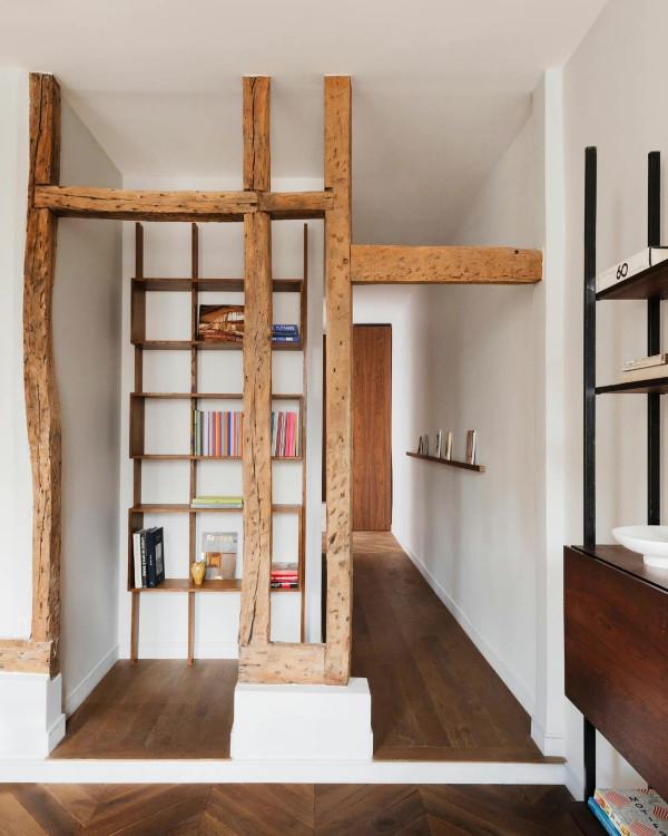 一位優雅女士的巴黎住所，木頭和大理石，舒服又貌美，太理想了