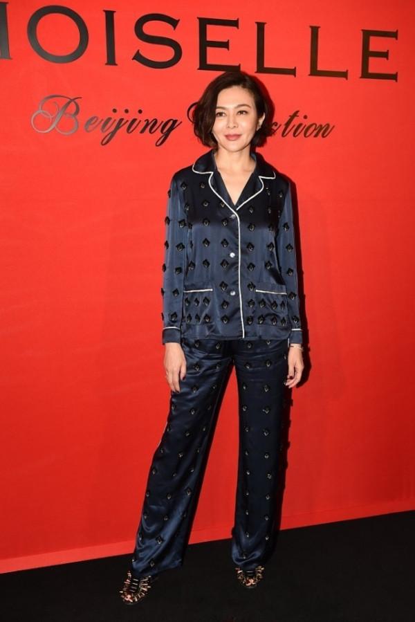 關之琳的衣品不服不行，穿著“睡衣”照樣有氣質，真挺高貴的