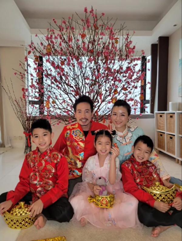 眾星親子拜年圖