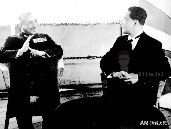 老照片:汪精衛登上出雲號與日本海軍司令密談 乖乖聽話如同小學生 老照片:汪精衛登上出雲號與日本海軍司令密談 乖乖聽話如同小學生