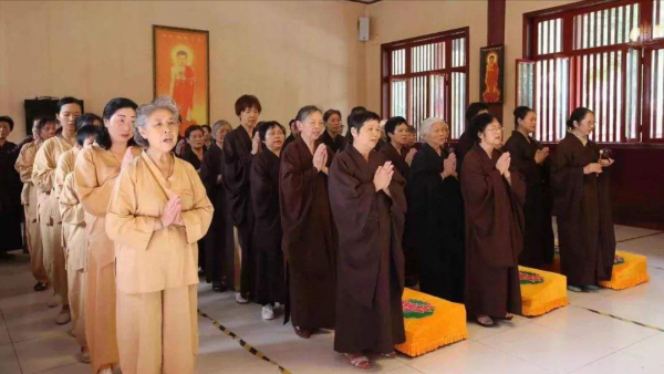 名牌大學生畢業後出家，父母卻苦苦尋找了三年，心靜了親情在哪