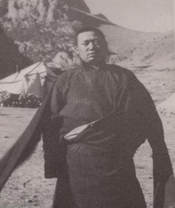一代藏族鉅商，牽2000頭騾馬援助抗日1.5億美元，盜匪都被他感動