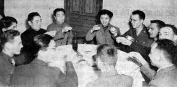 喬冠華有多強？聯合國大會仰天大笑，毛主席：一文能頂兩個坦克師