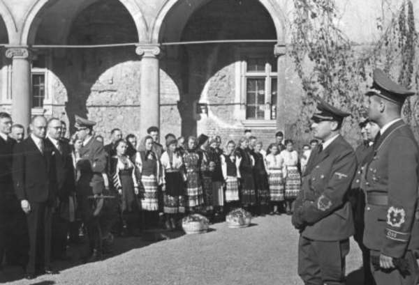 德國軍隊最想槍斃的總督,漢斯·弗蘭克,一個貪汙腐敗的小人 德國軍隊最想槍斃的總督,漢斯·弗蘭克,一個貪汙腐敗的小人