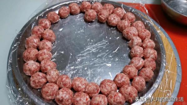 八塊錢一斤買一大盆豬肉做丸子太香啦