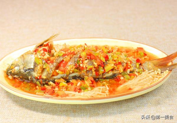 蒸魚千萬別隻放鹽和料酒,廚師長教你正確做法,鮮嫩多汁又香辣 蒸魚千萬別隻放鹽和料酒,廚師長教你正確做法,鮮嫩多汁又香辣