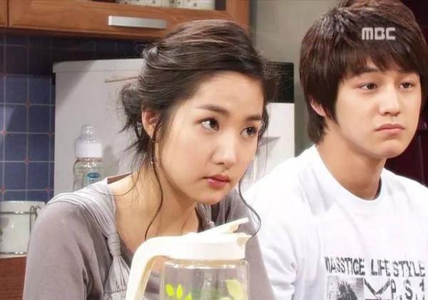 樸敏英:韓國勇於承認整容第一人,因與李敏鎬談戀愛被迫退圈2年 樸敏英:韓國勇於承認整容第一人,因與李敏鎬談戀愛被迫退圈2年