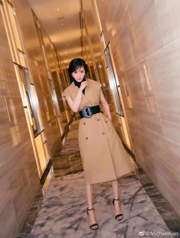 歲月不敗美人，劉詩詩、楊冪、劉亦菲三個八五後小花依舊正當年